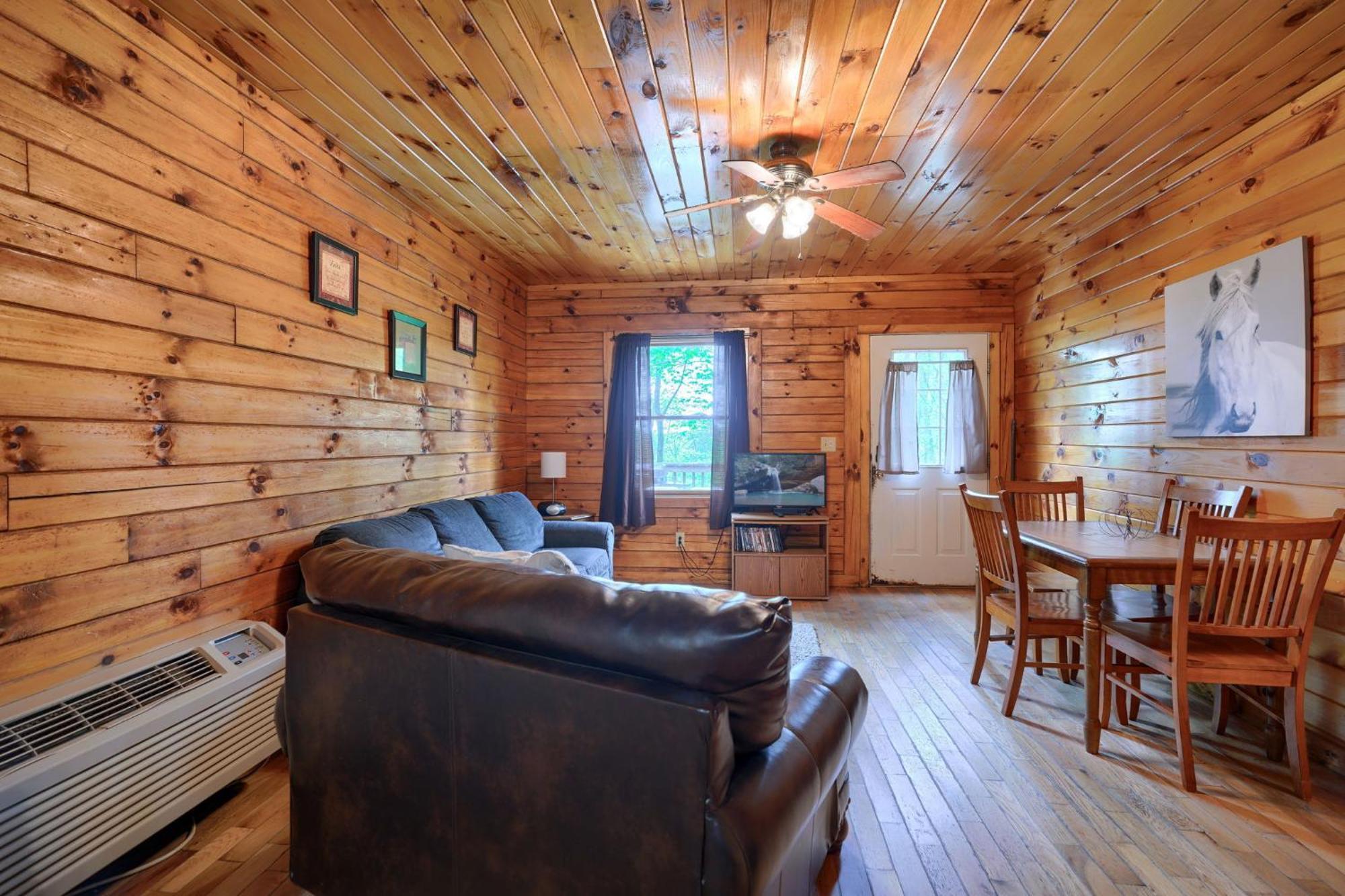 Blue Rose Cabins - Pine Ridge Cabin Logan Buitenkant foto