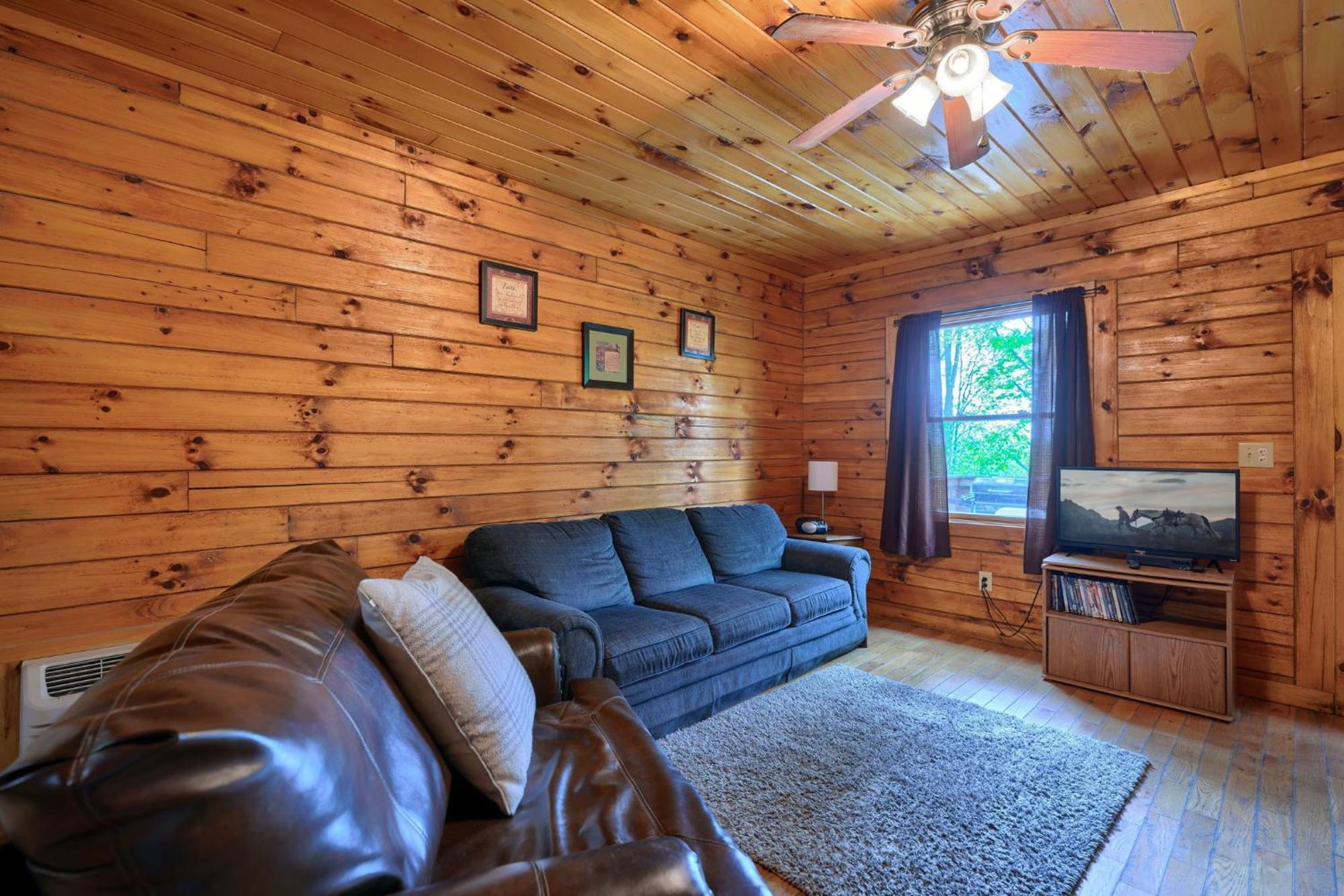 Blue Rose Cabins - Pine Ridge Cabin Logan Buitenkant foto