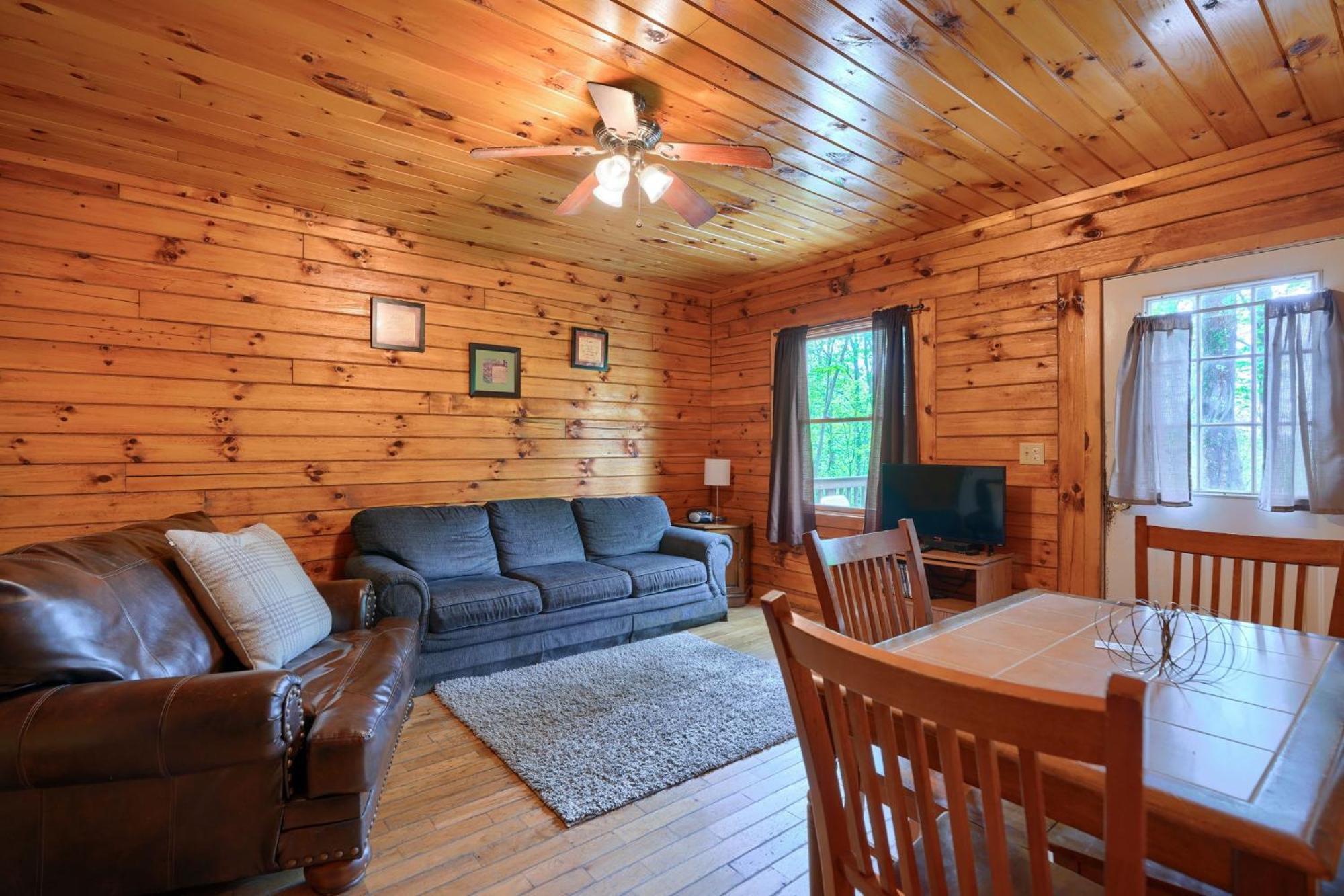 Blue Rose Cabins - Pine Ridge Cabin Logan Buitenkant foto